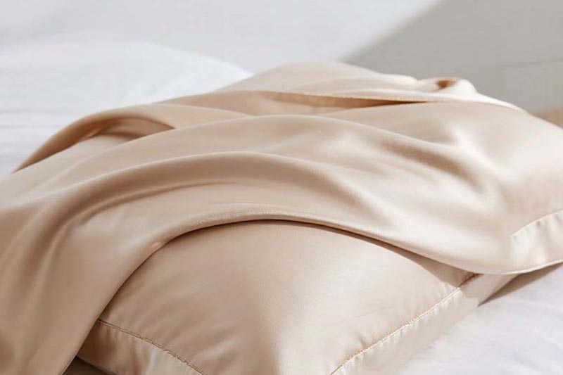 The-benefits-of-silk-pillow-cases